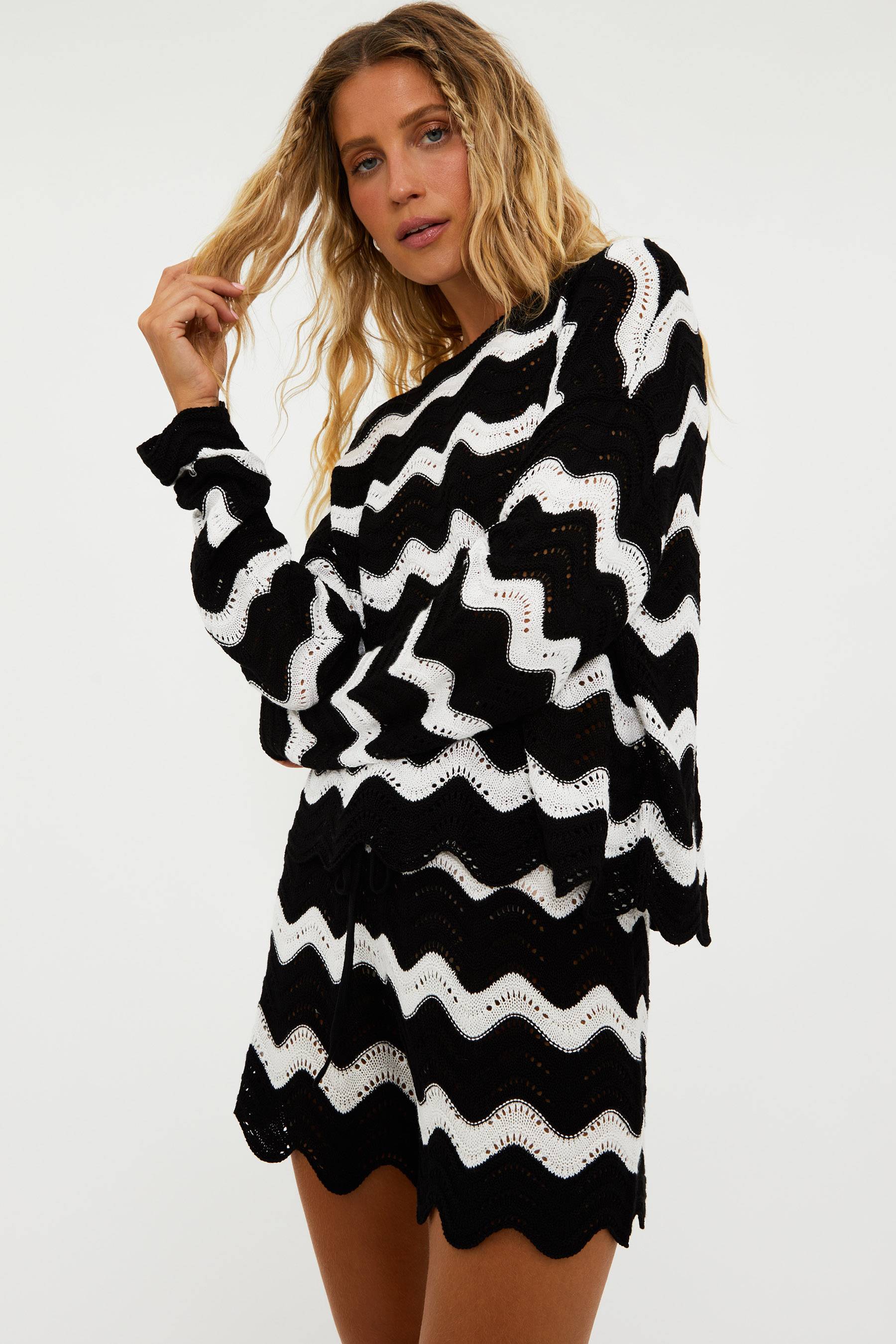 Beach Sweater Black & White Tides - Image 5